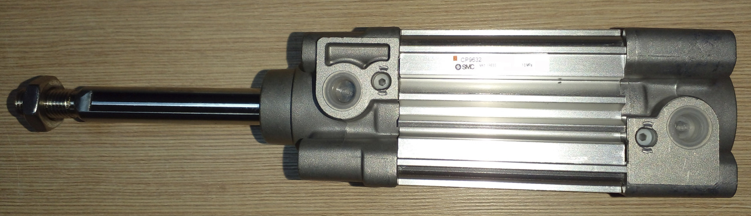 Пневматический цилиндр SMC d 32 - 25 мм на горшок вытяжки